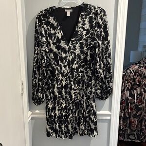 H&M Black and White Long Sleeve Dress